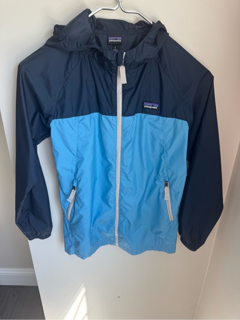 Patagonia Boys' Light & Variable™® Hoody Size Large
